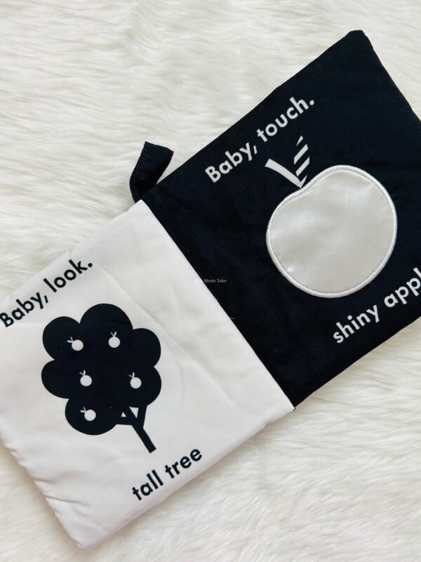 Baby Touch : My First Book : a black and white cloth book - Image 2