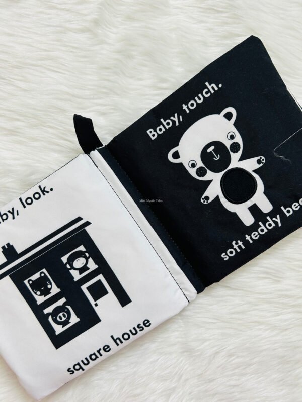 Baby Touch : My First Book : a black and white cloth book - Image 3